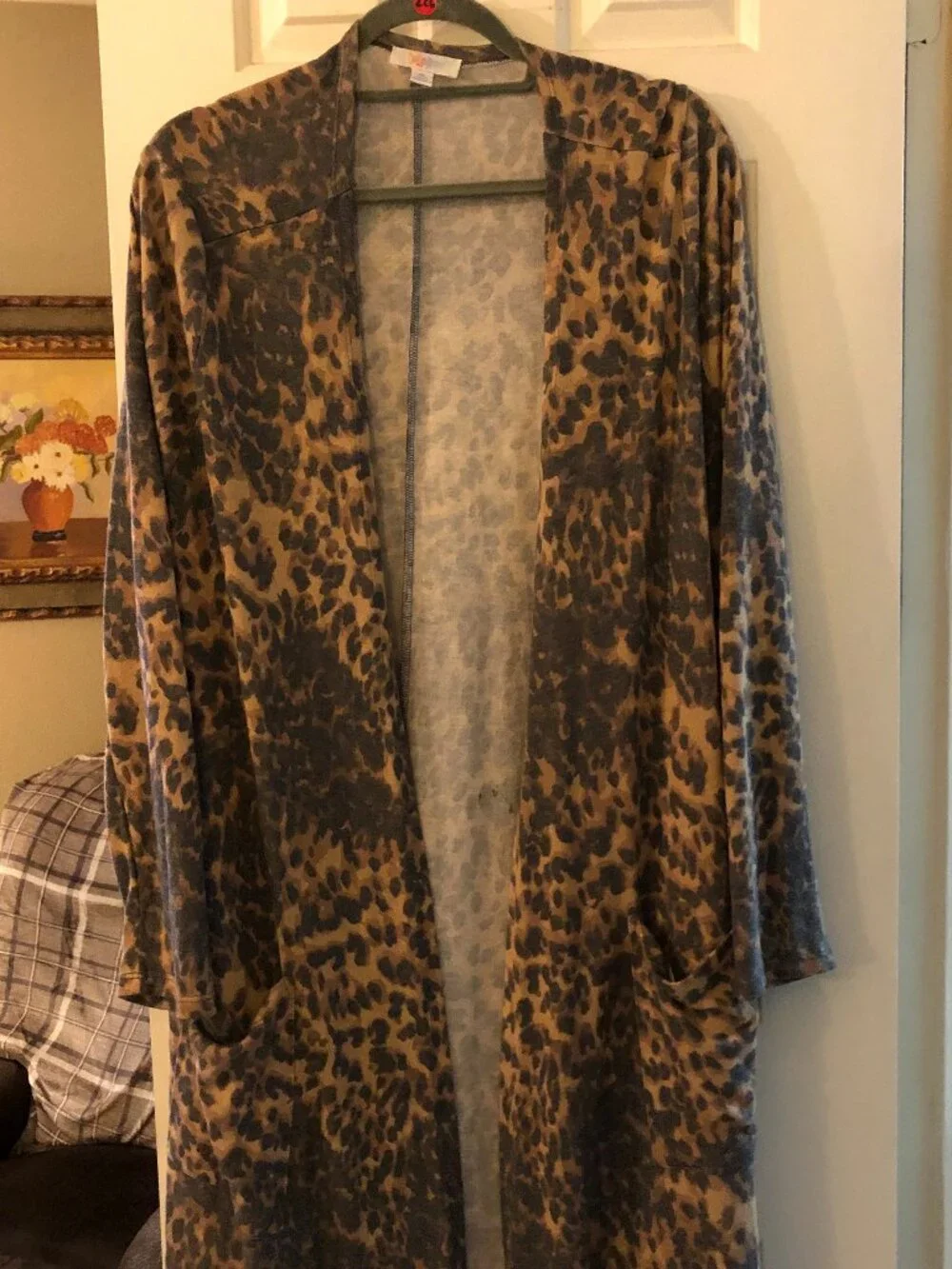 226 LEOPARD SARAH LONG SLEEVE WITH POCKETS XL LULAROE